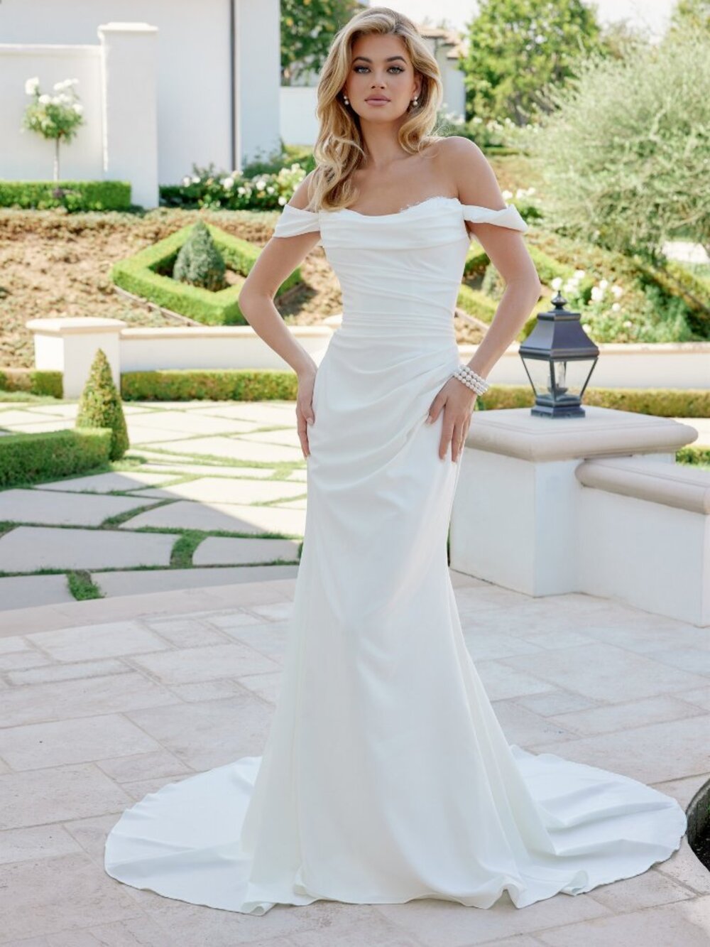 NEW IVORY Sweetheart Wedding Dress Floor Length With Train JE1080
